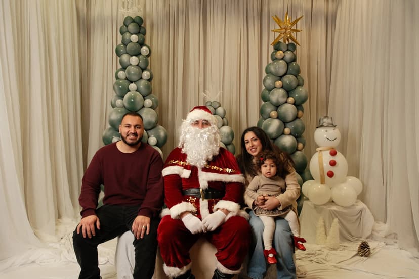 Breakfast with Santa (BWS2024-100) — photograph by Steven Lelham