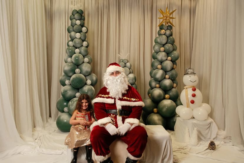 Breakfast with Santa (BWS2024-102) — photograph by Steven Lelham