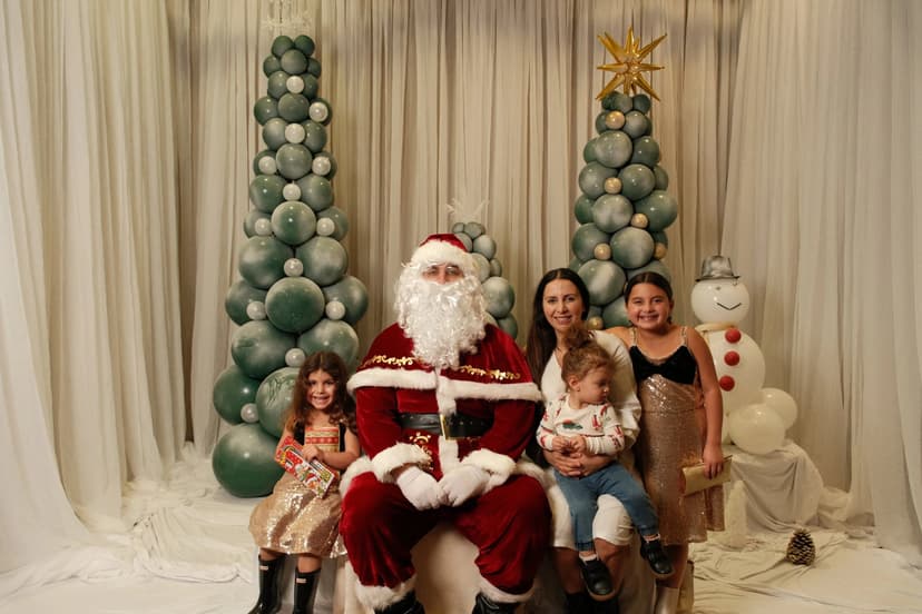 Breakfast with Santa (BWS2024-103) — photograph by Steven Lelham