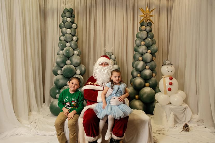 Breakfast with Santa (BWS2024-104) — photograph by Steven Lelham