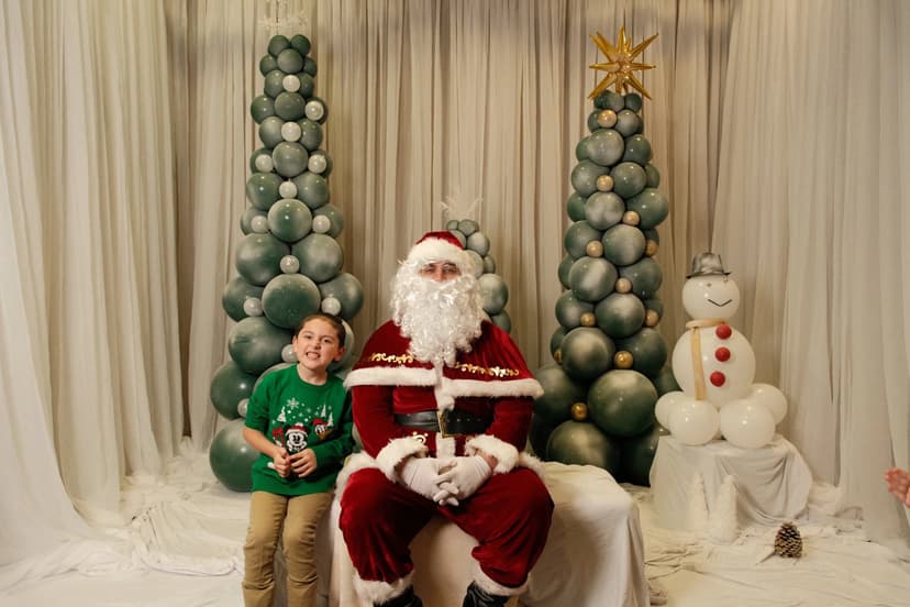 Breakfast with Santa (BWS2024-105) — photograph by Steven Lelham