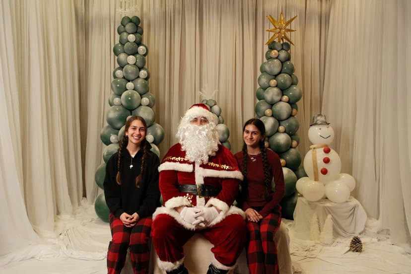 Breakfast with Santa (BWS2024-111) — photograph by Steven Lelham