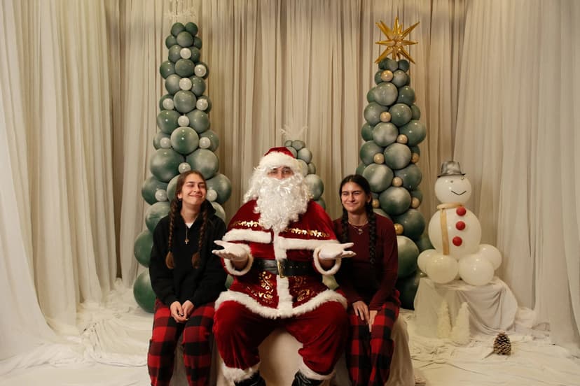 Breakfast with Santa (BWS2024-112) — photograph by Steven Lelham