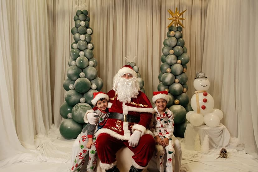 Breakfast with Santa (BWS2024-116) — photograph by Steven Lelham