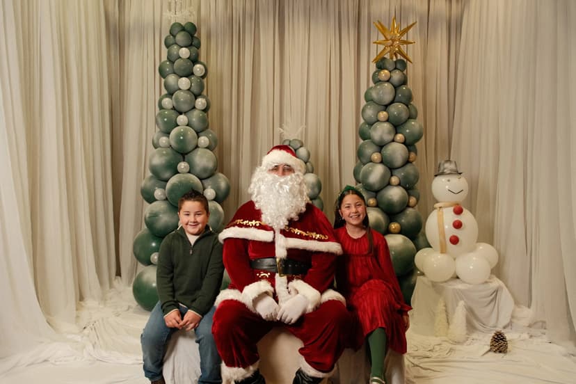 Breakfast with Santa (BWS2024-119) — photograph by Steven Lelham