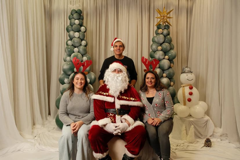Breakfast with Santa (BWS2024-121) — photograph by Steven Lelham