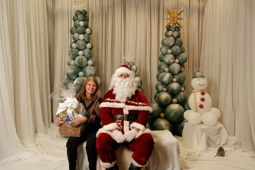 Breakfast with Santa (BWS2024-123) — photograph by Steven Lelham