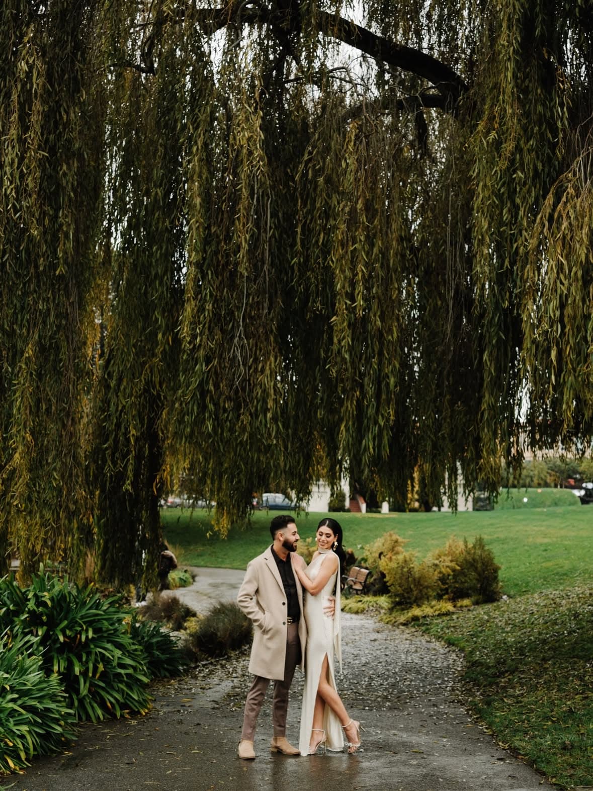 Emmanuel and Marrien under a weeping willow — couples photography by Steven Lelham in California