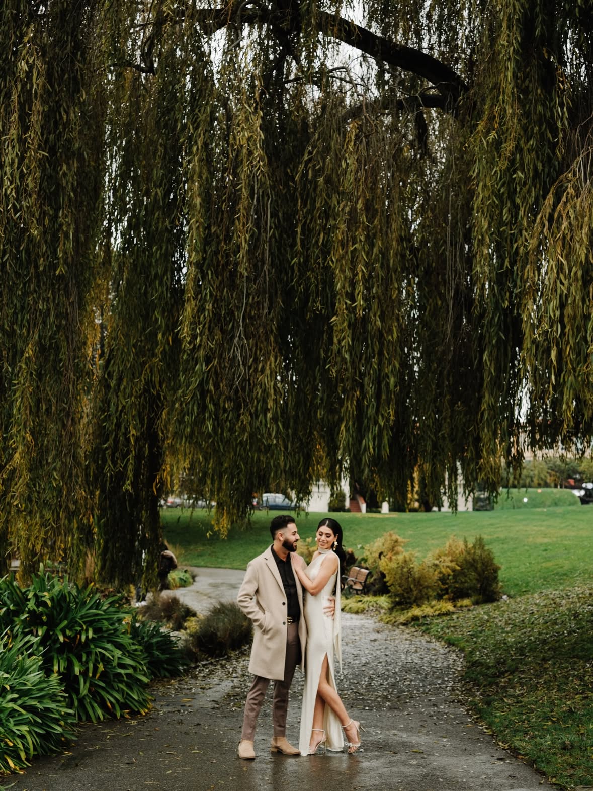Emmanuel and Marrien under a weeping willow — couples photography by Steven Lelham in California