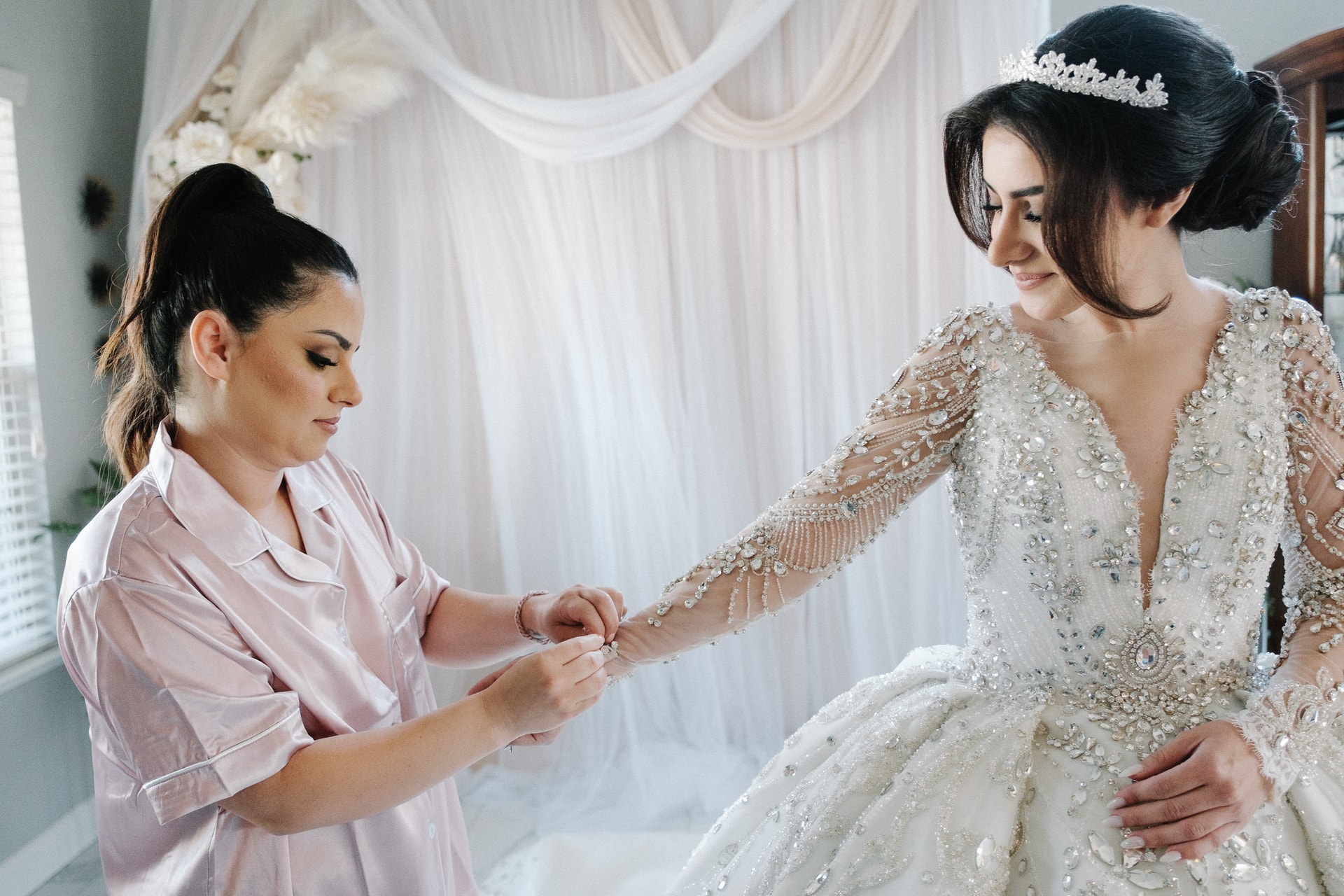 Bride prep — couples photography by Steven Lelham in Modesto, CA